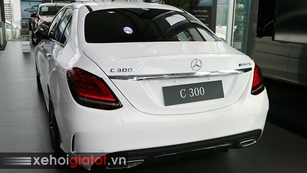 Đuôi xe Mercedes C300 AMG