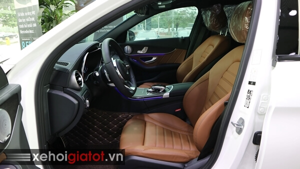 Hàng ghế trước xe Mercedes C300 AMG