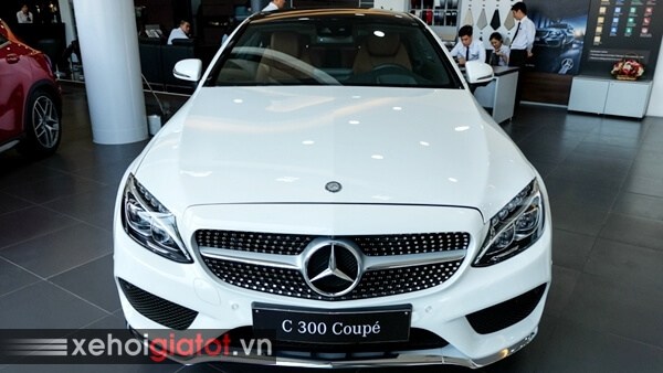 Phần đầu xe Mercedes C300 Coupe