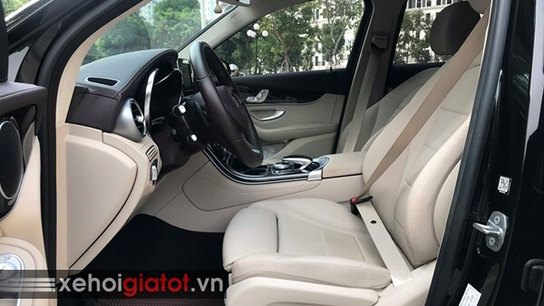 Hàng ghế trước xe Mercedes GLC 200 2018 cũ