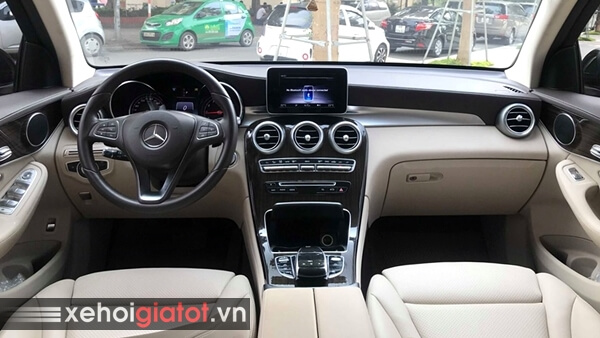 Nội thất xe Mercedes GLC 200 2018 cũ