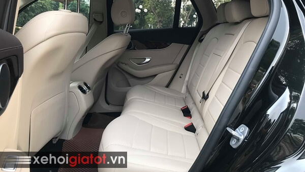 Hàng ghế sau xe Mercedes GLC 200 2018 cũ