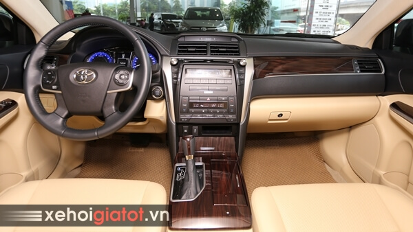 Nội thất xe Camry 2.0E