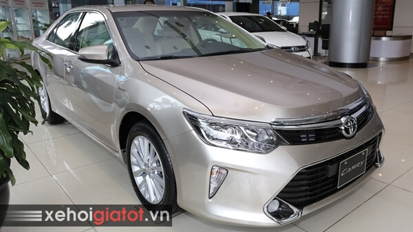 Ngoại thất xe Camry 2.0E