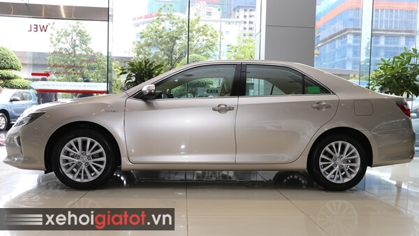 Phần thân xe Camry 2.0E