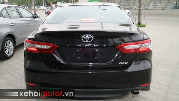 Đuôi xe Camry 2.5Q