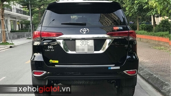 Đuôi sau xe Toyota Fortuner 2.4G MT 2017 cũ