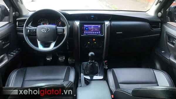 Nội thất xe Toyota Fortuner 2.4G MT 2017 cũ