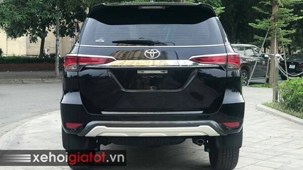 Đuôi sau xe Toyota Fortuner 2.7V AT 4x4 2017 cũ