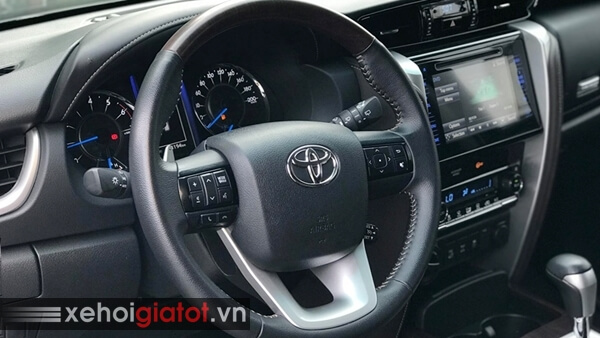 Vô lăng xe Toyota Fortuner 2.7V AT 4x4 2017 cũ