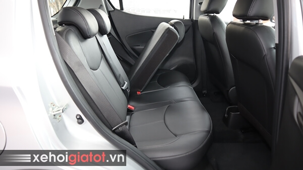 Gập ghế sau xe Fadil 1.4 CVT tiêu chuẩn