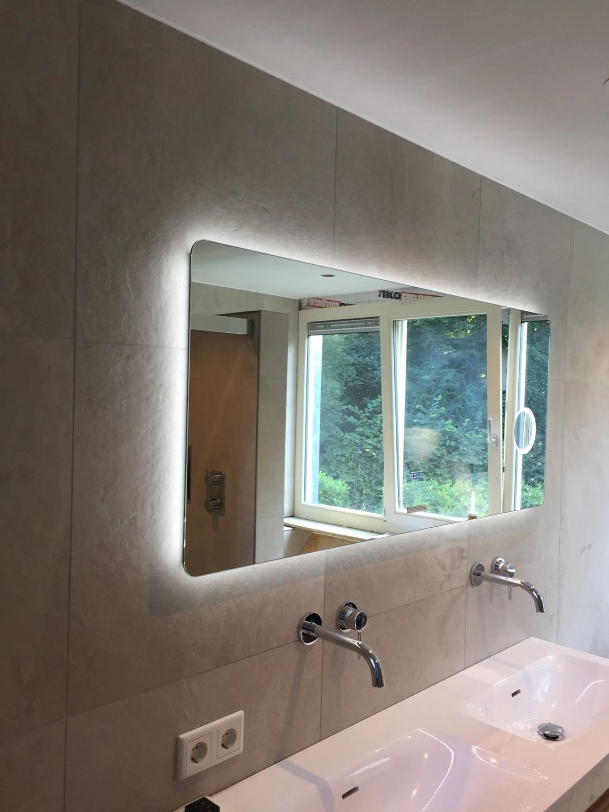 Gương bo góc LED hắt sáng