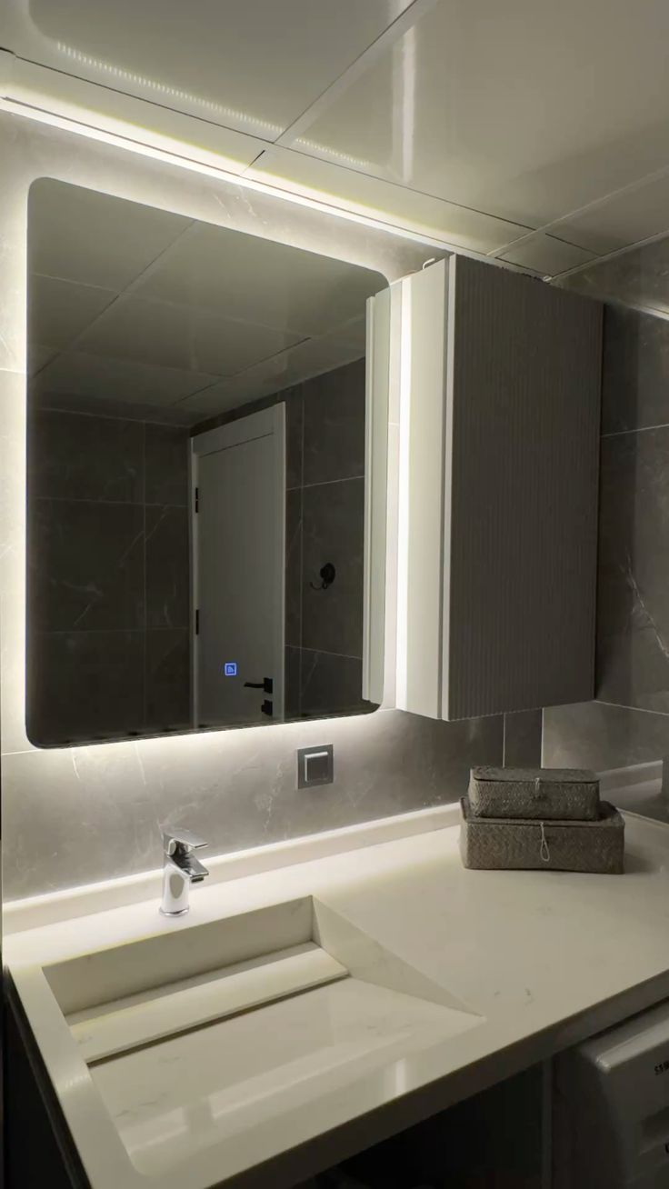 Gương bo góc LED hắt sáng