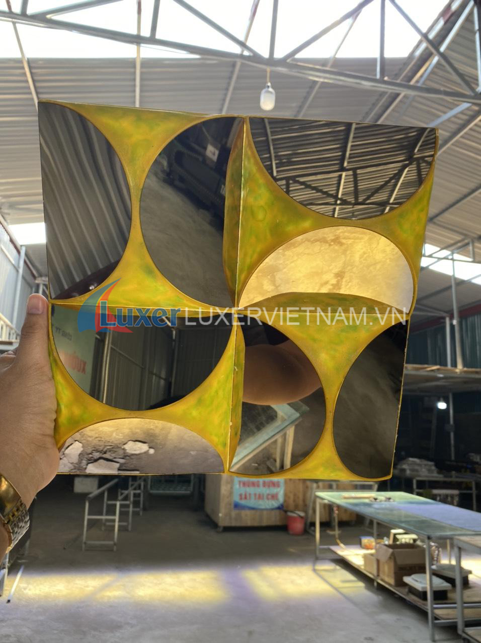 Khoi-ban-nguyet-kert-hop-inox-luxer-5