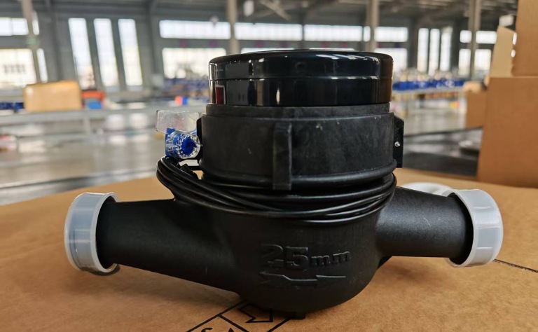 Đồng hồ nước bằng nhựa dạng cơ