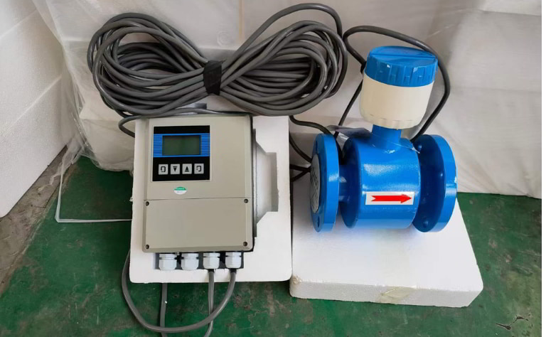 Đồng hồ đo nước điện tử DN50 màn hình rời