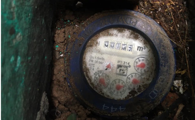 Mặt đồng hồ nước bị mờ