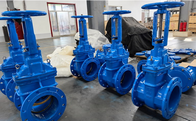 Van cổng ty nổi Trung Quốc