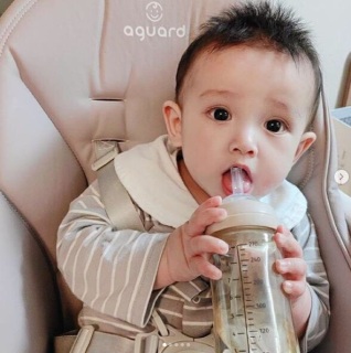 Bộ chuyển đổi từ bình sữa sang bình tập uống nước có ống hút và tay cầm Moyuum Hàn Quốc