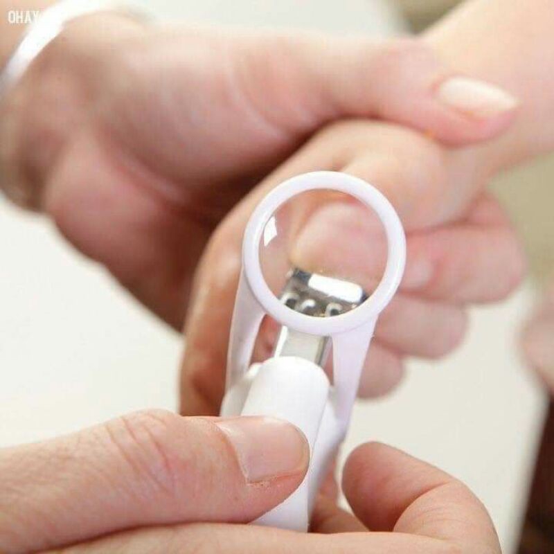 Bấm móng tay Babuu Nhật Bản an toàn cho bé (kèm kính lúp)