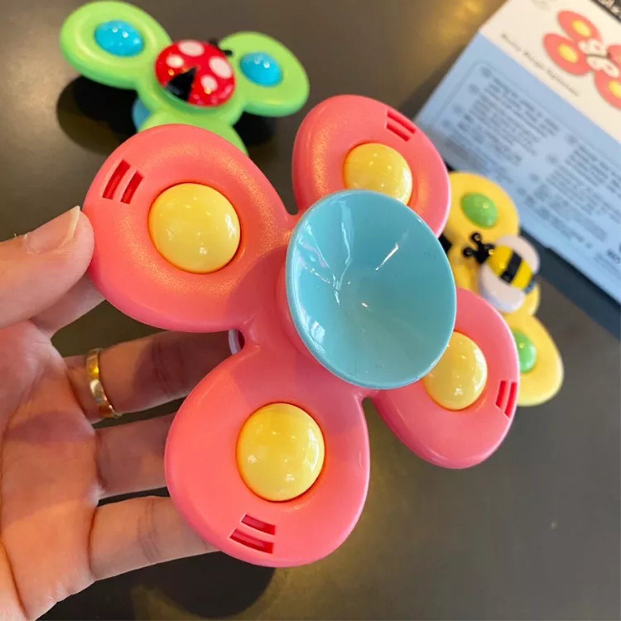 Set đồ chơi 3 con quay spinner, chong chóng dính tường, âm thanh vui nhộn cho bé