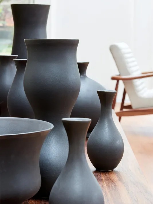 Bình hoa đơn sắc matte finish là món đồ chắc chắn phải có năm 2020