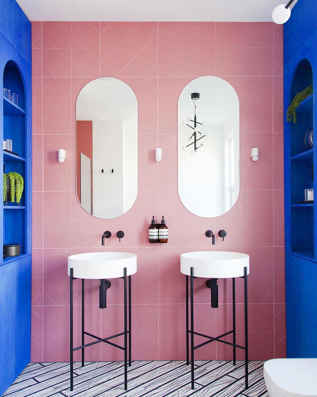 Đường cong mềm mại làm ta vui vẻ, lạc quan hơn