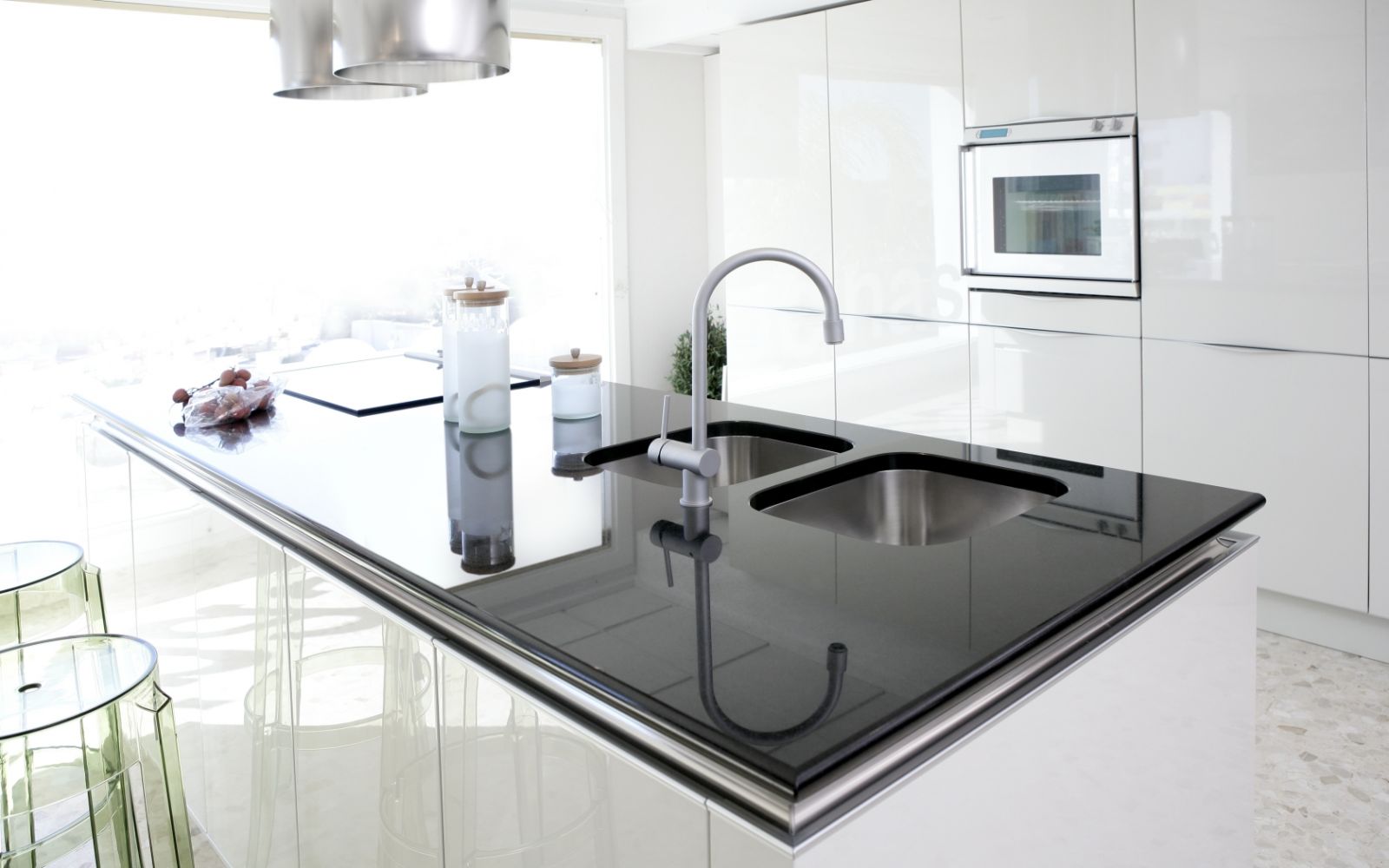 Mẹo sắp xếp nhà bếp diện tích nhỏ mà vẫn thông thoáng.