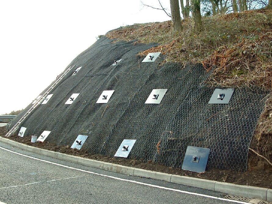 Thi công Đinh đất (Soil Nailing) dùng để gia cố mái dốc đào và thành hố đào sâu