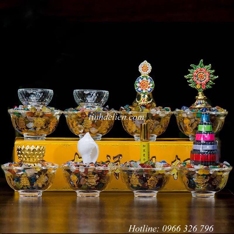 Tám Món Cúng Dường: Ý Nghĩa, Mẫu Văn Khấn và Hướng Dẫn Cúng Dường Đúng Cách