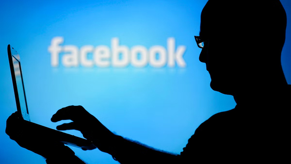 cách để biết ai vào facebook của mình