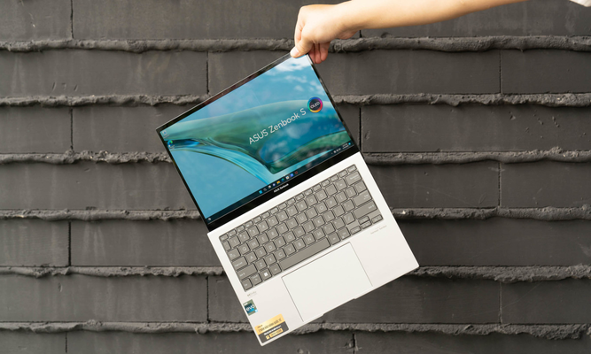 Các chiếc laptop mỏng nhẹ phù hợp với người dùng thường xuyên di chuyển