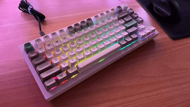 Cấu hình Q Max mặc định với keycap cao