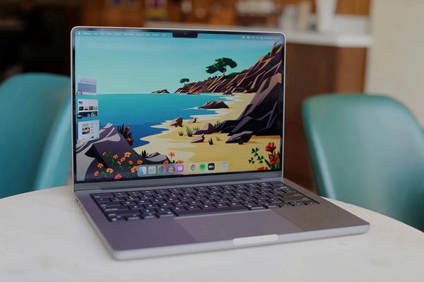 Chiếc Macbook M2 Pro cho thiết kế gọn nhẹ