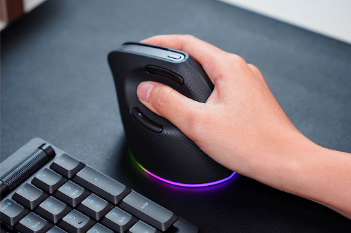 Giảm mỏi cổ tay với thiết kế dọc ôm sát lòng bàn tay