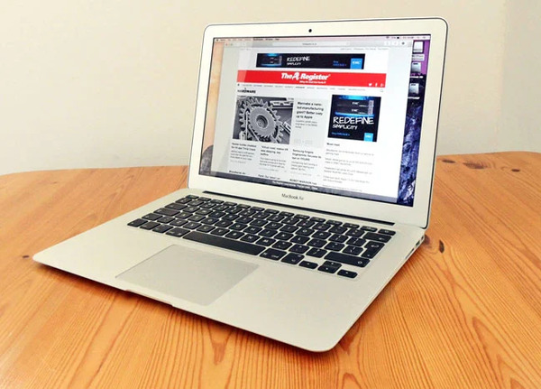 Macbook Air 2015 sử dụng hệ điều hành Mac OS X Yosemite
