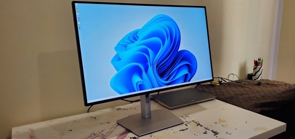 Màn hình Dell U2723QE tạo ấn tượng ngay từ cái nhìn đầu tiên