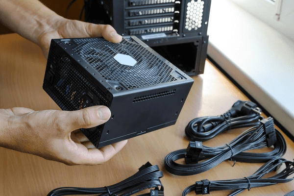 Nên lựa chọn bộ nguồn có công suất 700W trở lên