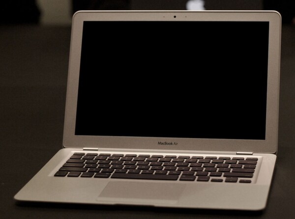Nguyên nhân laptop không lên nguồn