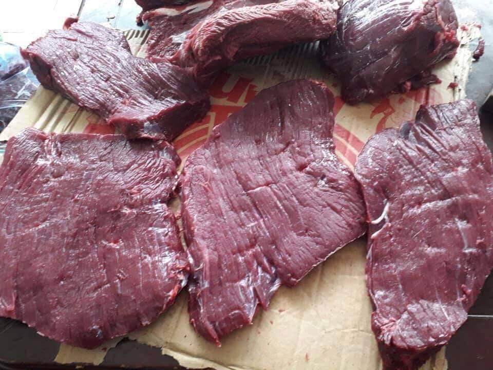 Thịt trâu để làm trau gác bếp phải là thịt nạc thăn, thái theo chiều dọc thớ thịt