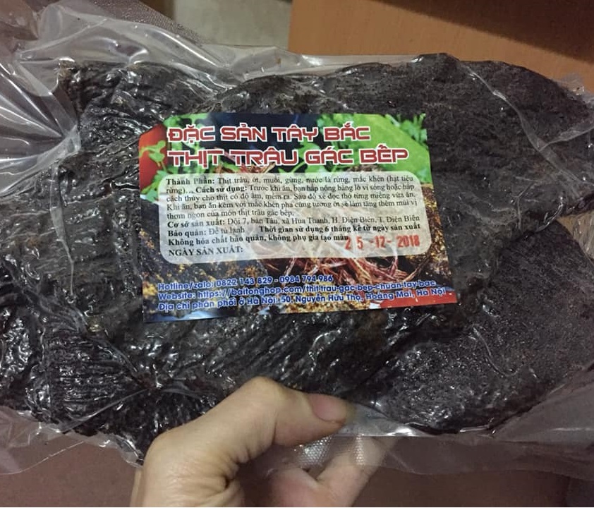 Đóng gói thịt trâu gác bếp Tây Bắc