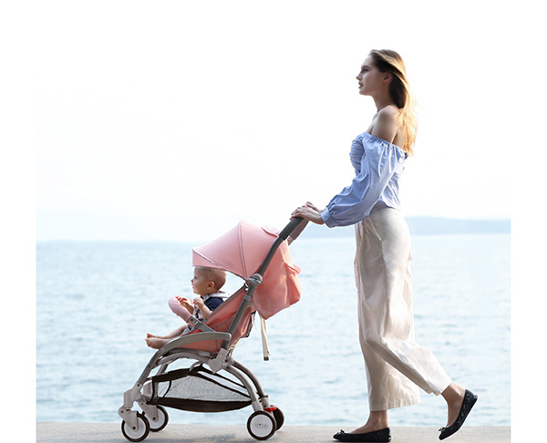 Các loại xe đẩy cho trẻ sơ sinh vừa gọn nhẹ vừa tiện lợi sử dụng