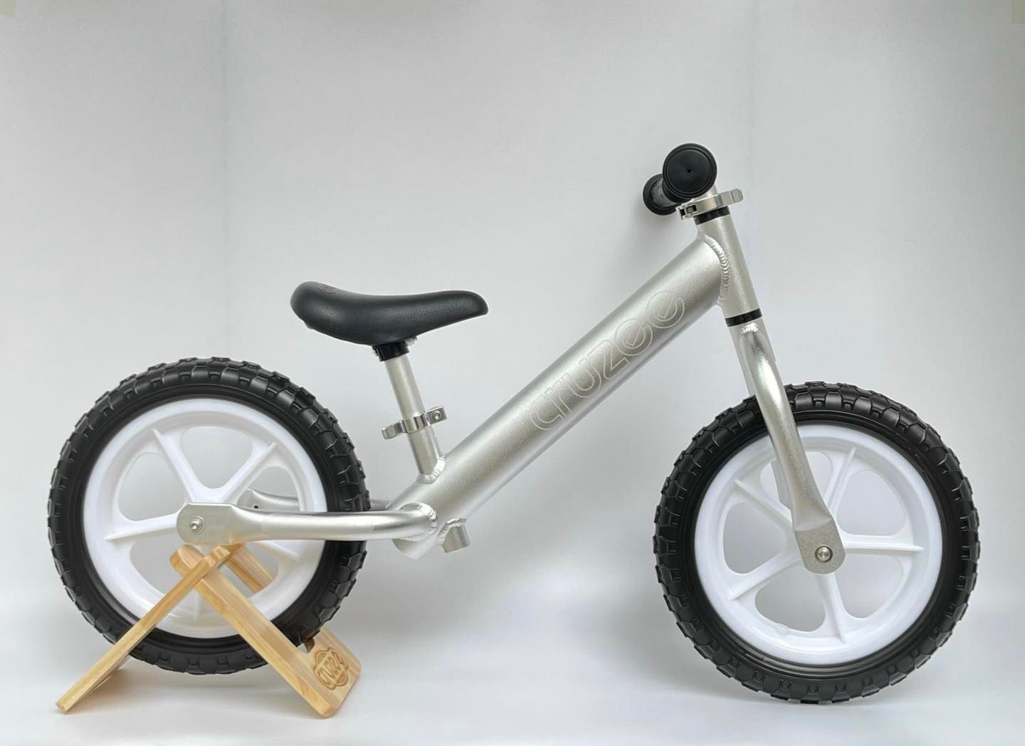 Xe Thăng Bằng Cho Bé Cruzee Siêu Nhẹ Với Trọng Lượng Chỉ 1.9Kg |  Mbmart.Com.Vn