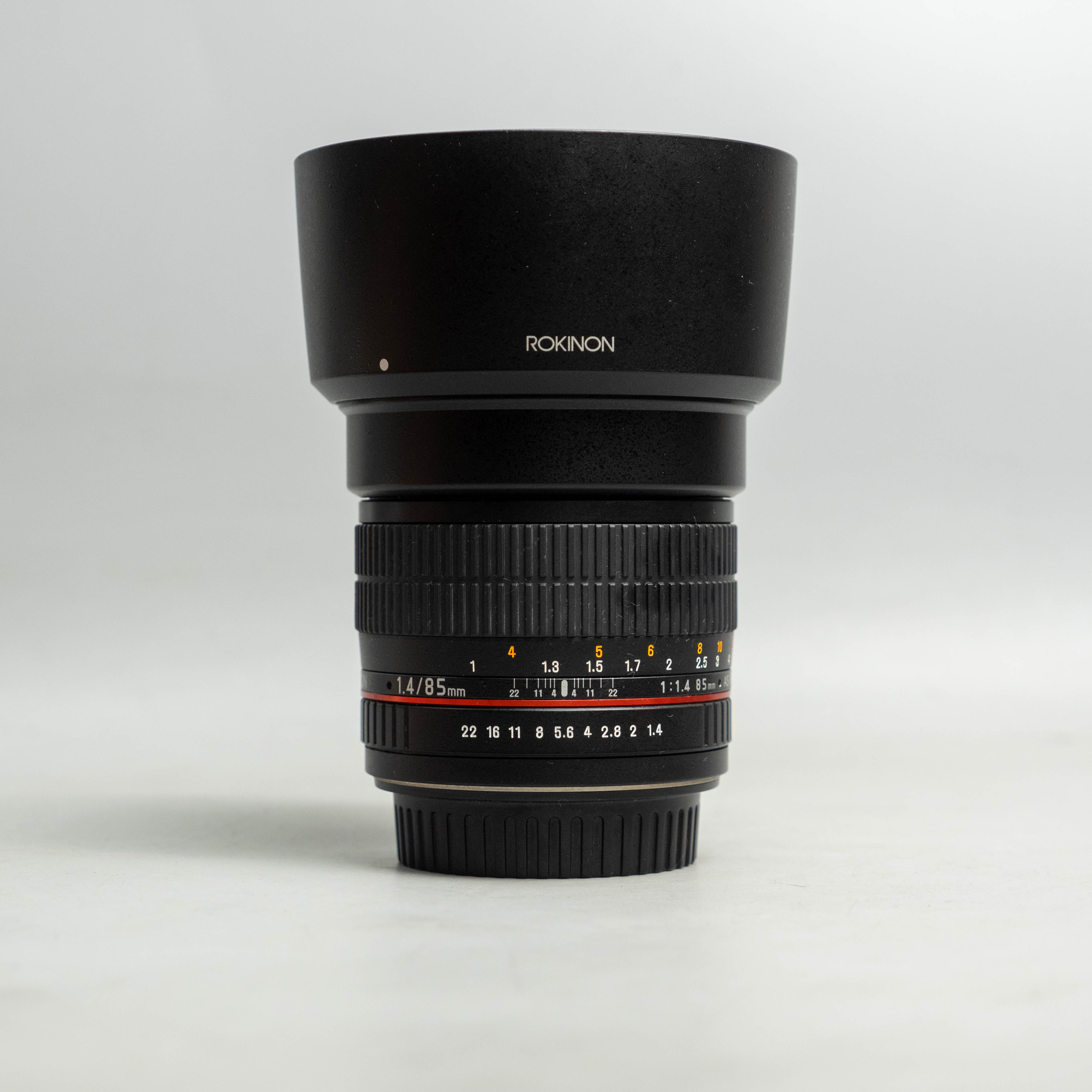 rokinon-samyang-85mm-f1-4-eos-85-1-4-20175
