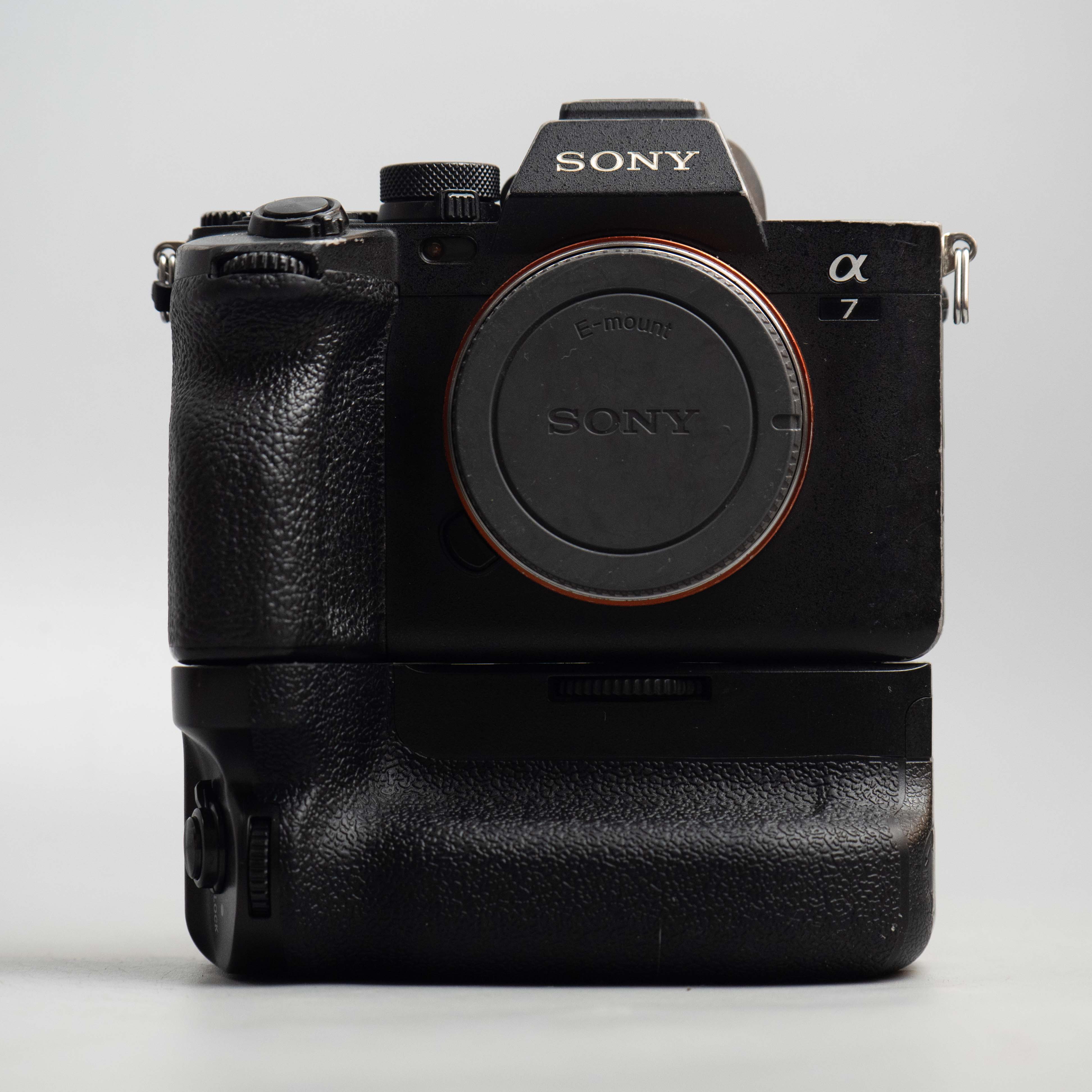 sony-a74-a7-mark-4-a7iv-20529-kem-grip
