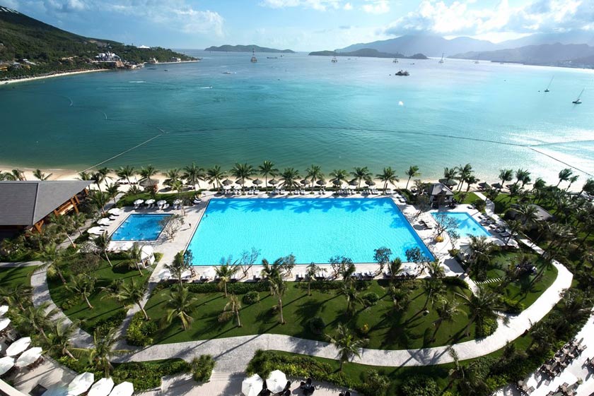 hồ bơi Vinpearl Resort & Spa Nha Trang Bay