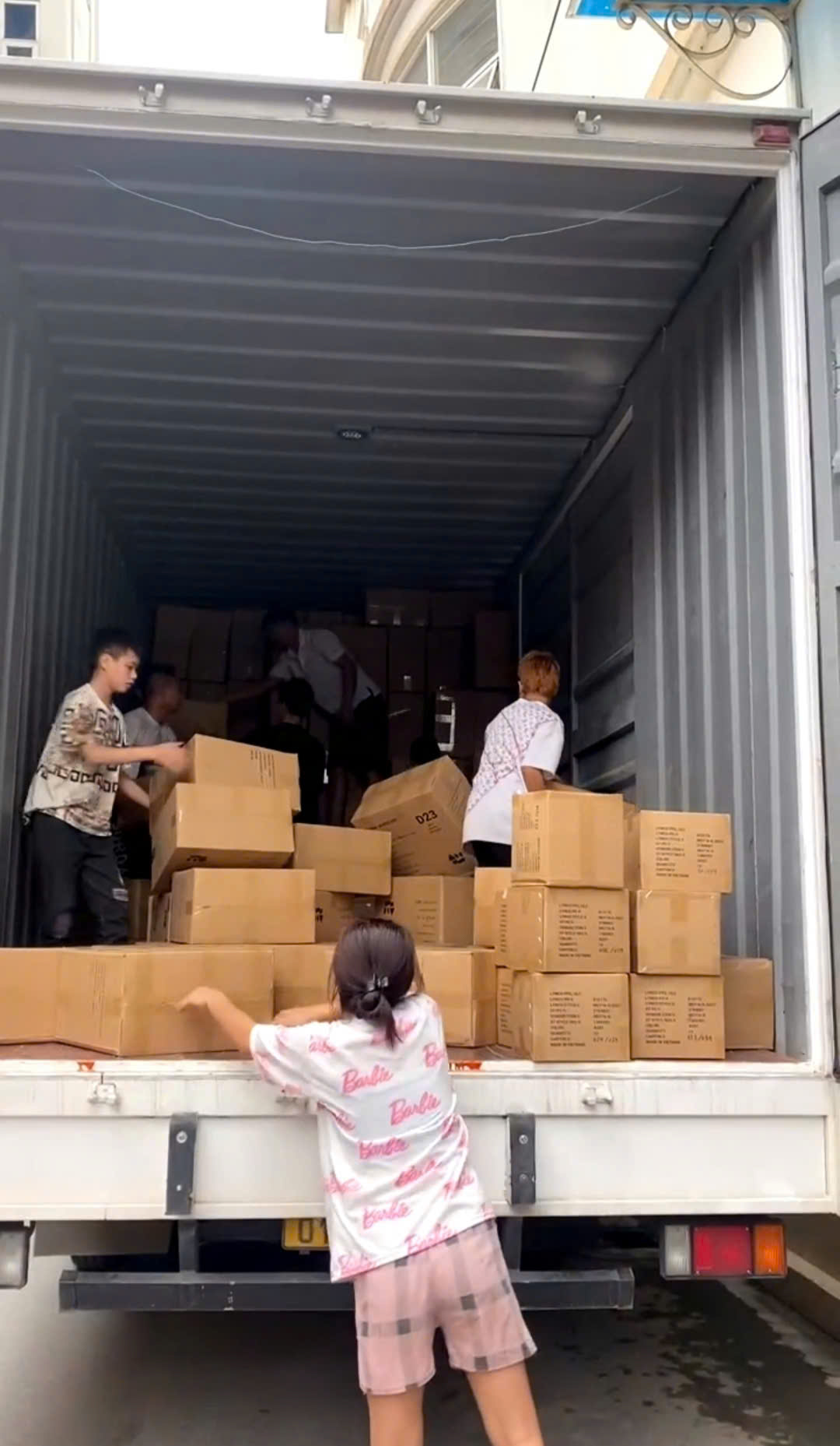 CÔNG TY HUỲNH TẤN ĐẠT ĐANG VẬN CHUYỂN ĐỂ XUẤT HÀNG