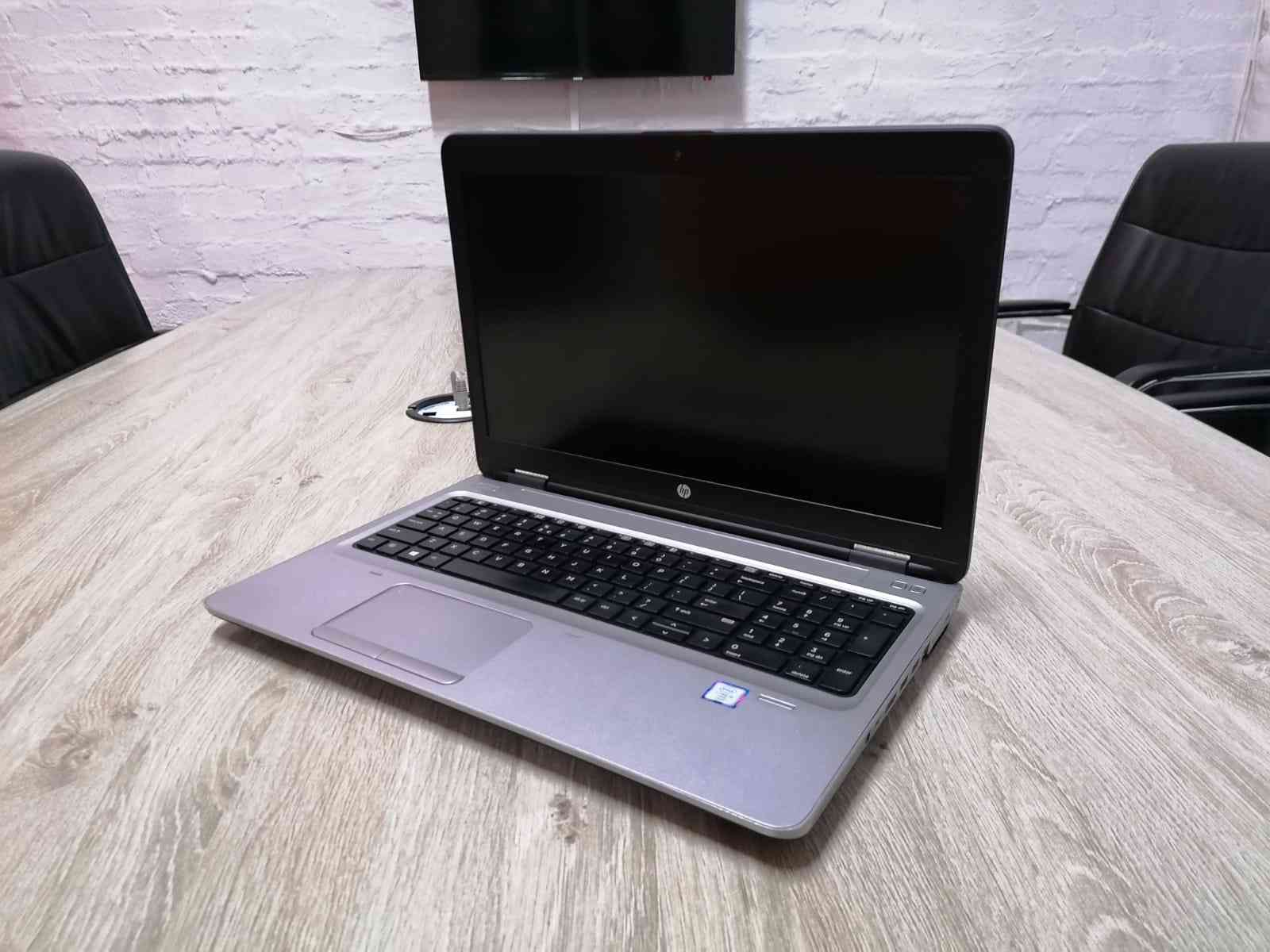 TOP 10 Laptop Nhỏ Gọn Cho Dân Văn Phòng tốt nhất 2021