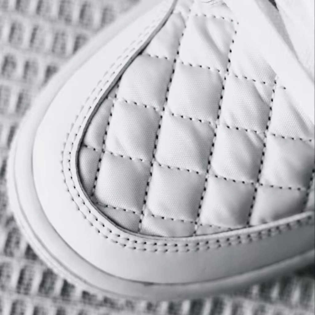 Jordan 1 Low Quilted Triple White - DB6480-100 