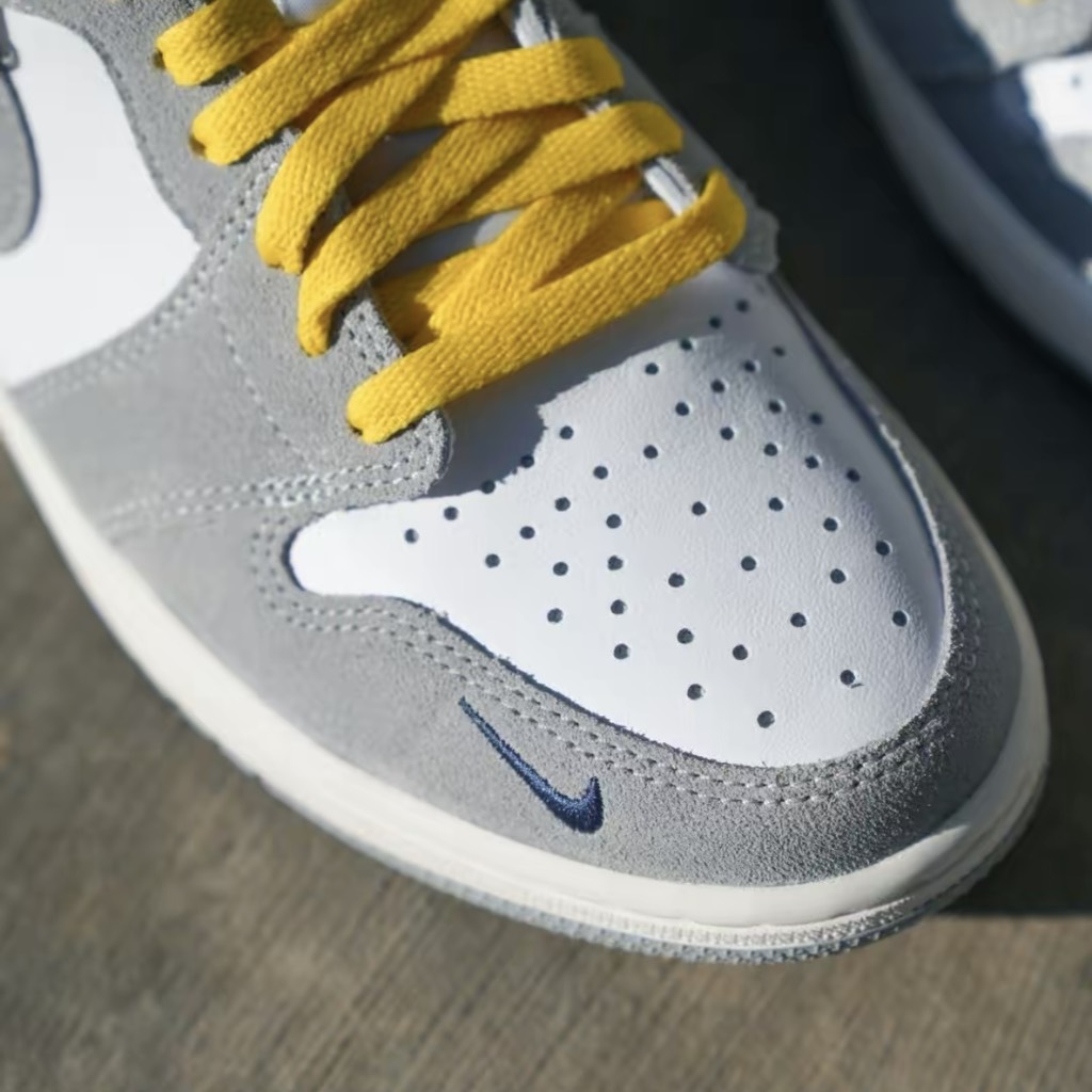 Jordan 1 High Switch Light Smoke Grey - CW6576-100 